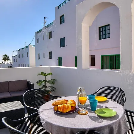 Sea Waves Lanzarote- 500m From Playa Grande, Pool And Terrace By Lanzarote Puerto del Carmen (Lanzarote)